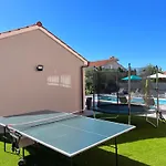 Boutique In With Pool 2 Kastela