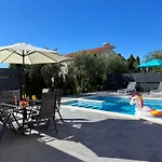 Boutique In With Pool 2 * Kastela