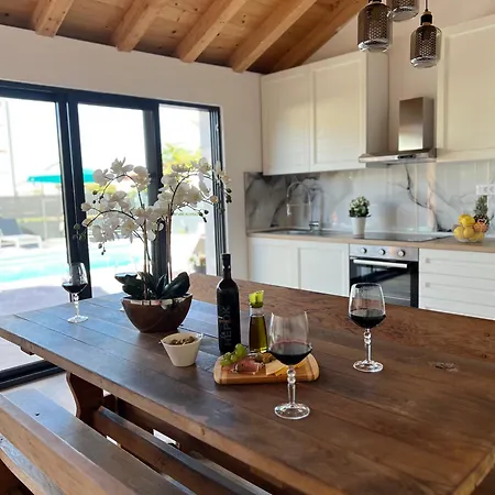 Apartment Boutique In With Pool 2 *