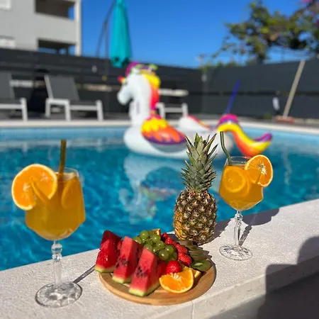 Boutique In With Pool 2 Apartment *