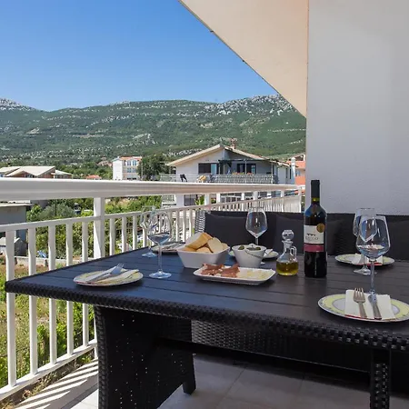 Apartment Marija 2 Near Split