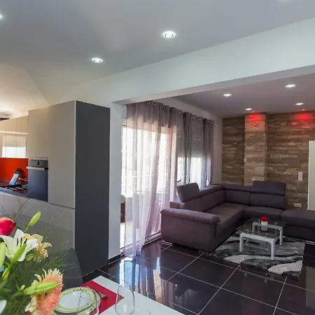 Apartment Marija 2 Near Split