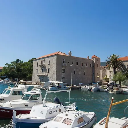 Boutique In With Pool 2 Apartment Kastela