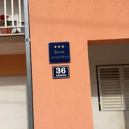 Boutique In With Pool 2 Apartment *